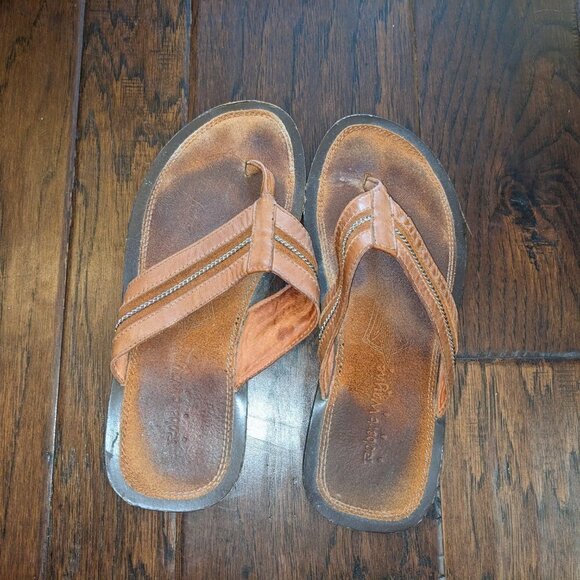 Robert Wayne Flip Flops in Black or Camel with Silver Accent sz 8 - Picture 4 of 14